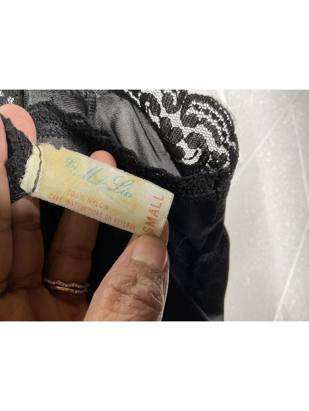 < Vintage Mel-Lin Black Lace Trimmed Nylon Cami Goth Whimsigoth Fairy Grunge > - Picture 2 of 3